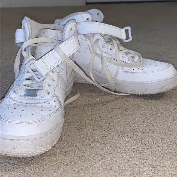 White Nike Airforces Hightops - Picture 2 of 3